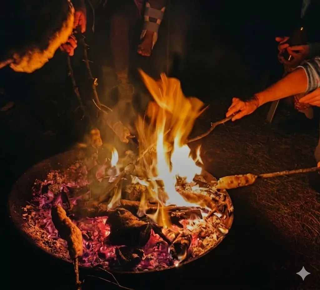 Stockbrot über dem Lagerfeuer – geselliger Abend unter freiem Himmel auf Kreta